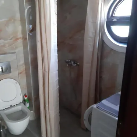 Kosmos Service Center 1 With Additional Cost Parking Apartment