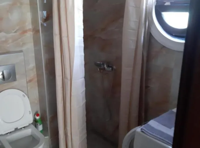 Kosmos Service Center 1 شقة